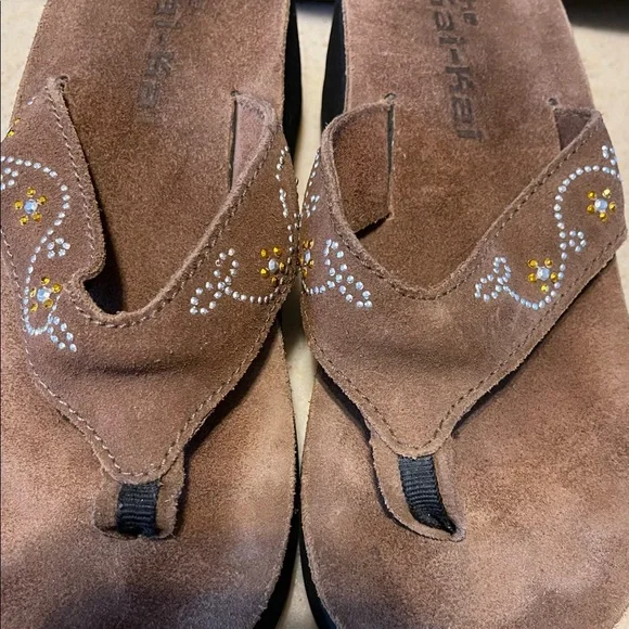 The Kai-Kai Thong Wedge Sandals Brown Suede Missing Few Metal Studs Women 7 USED - Picture 2 of 11